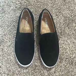 COPY - Vionic Splendid Midi Size 6.  Black Velvet upper.